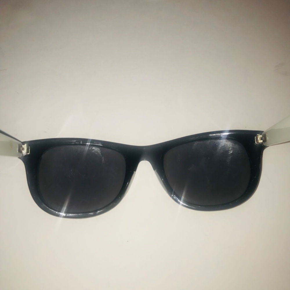 Retro/Vintage Black and White Polka Dot Frame Sunglasses with Black Lenses - Picture 5 of 10